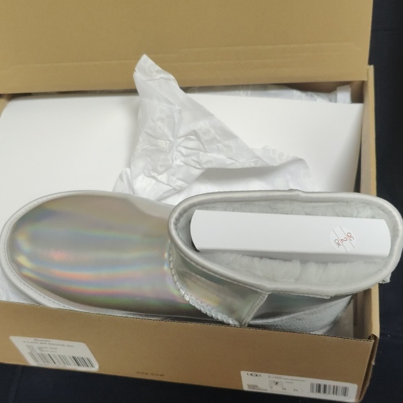 NIB Ugg classic mini iridescent bootie SIZE 7 - Picture 8 of 8